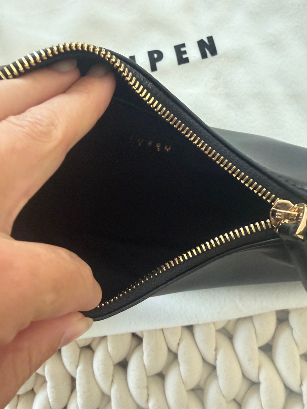 Aupen Black Braided-Handle Shoulder Bag with Gold Hardware - Picture 4 of 5